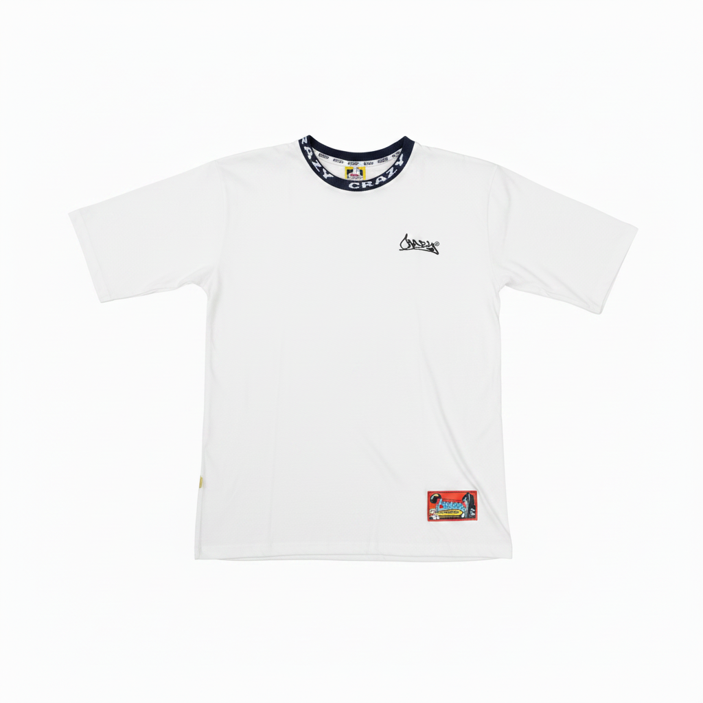Camiseta blanca con logo negro