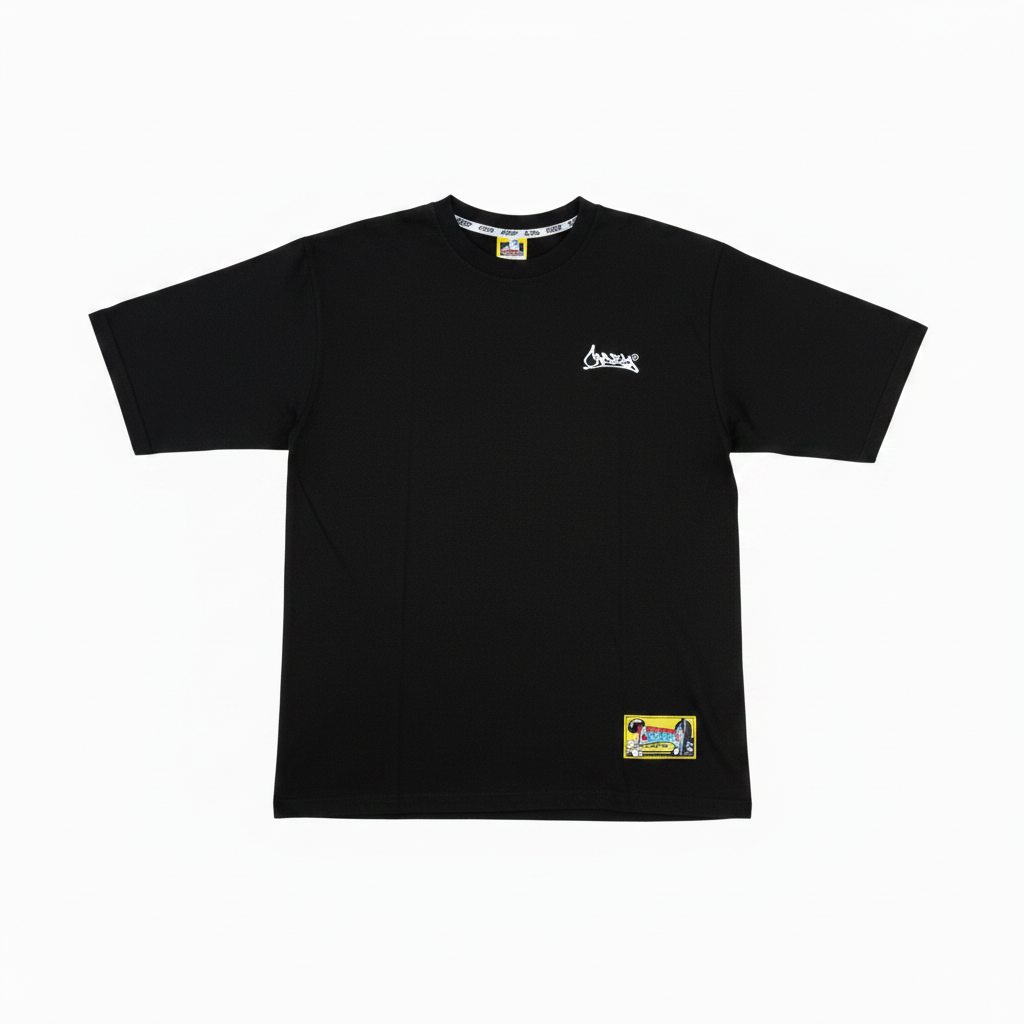 Camiseta negra con logo blanco