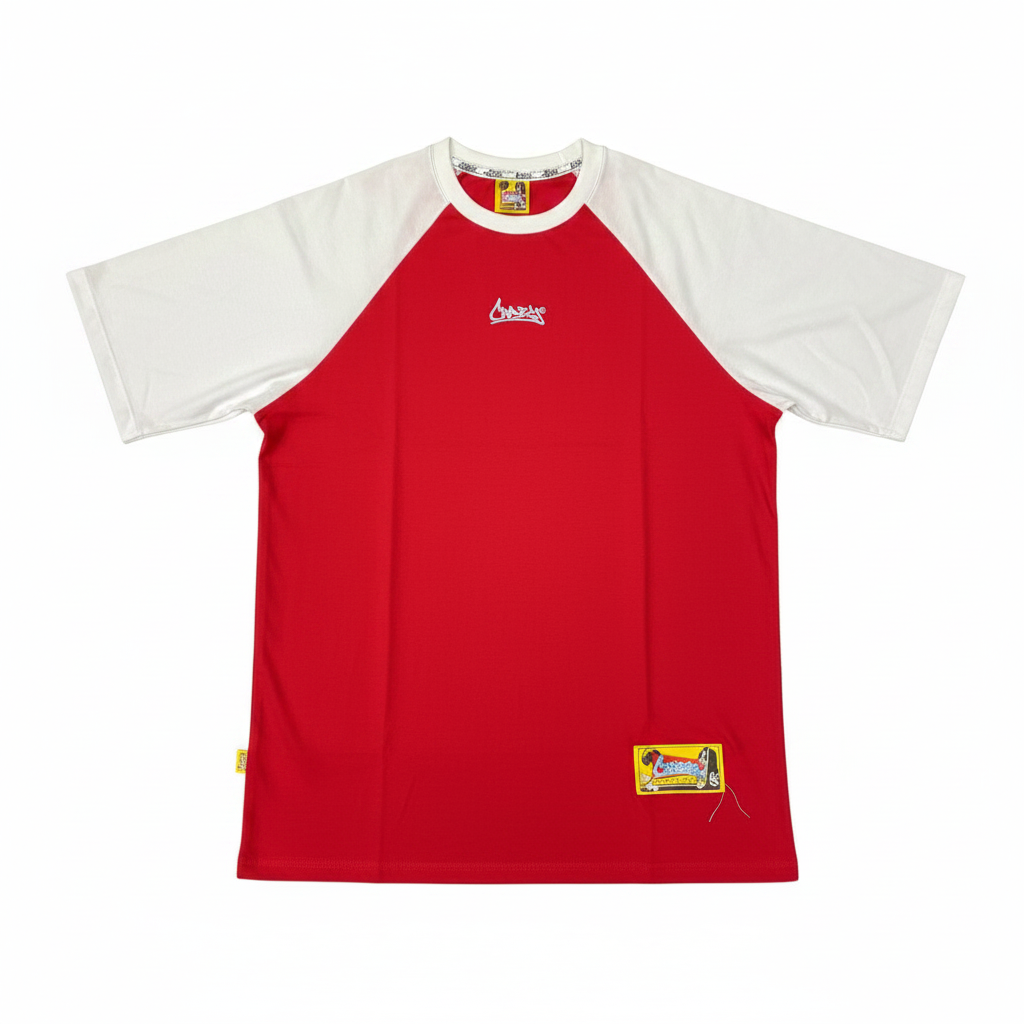 Camiseta raglan roja con mangas blancas