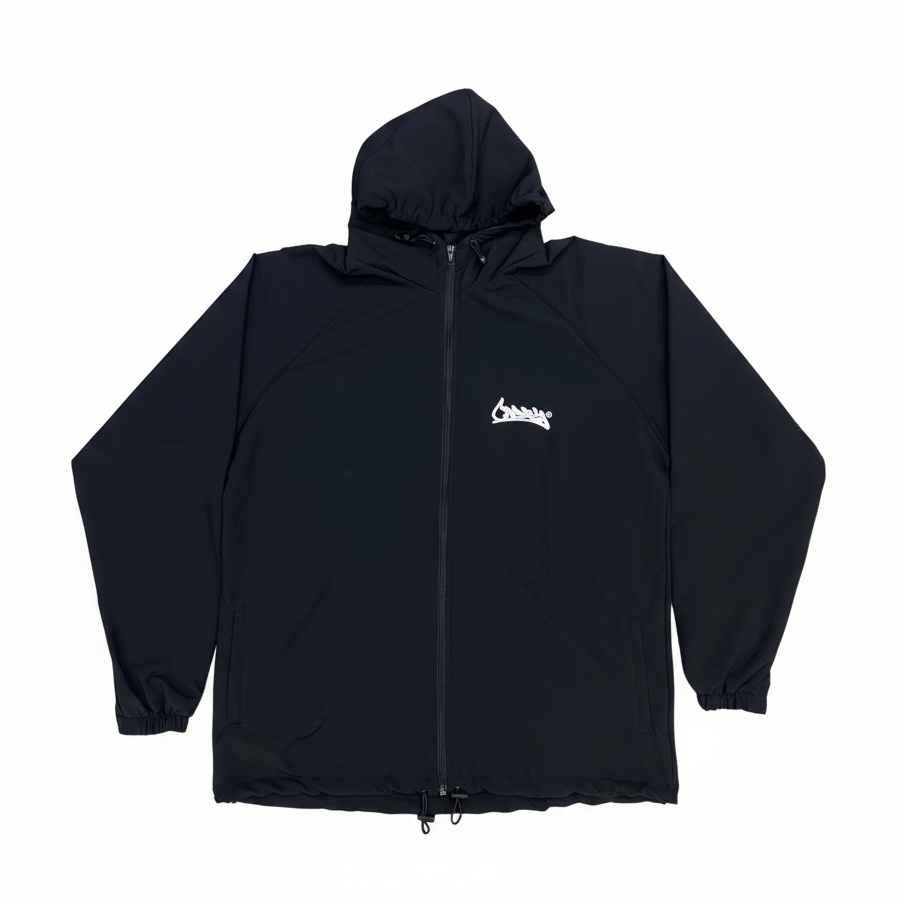 Chaqueta CRAZY negra con capota sobre fondo blanco
